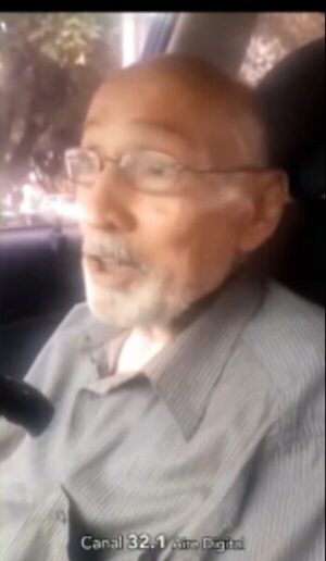 Abuelito denuncia que colectivos lo discriminan: “Tengo que ponerme en frente”