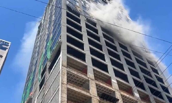 Bombero resulta herido en cuarto día de combate al fuego en edificio de Ciudad del Este – Prensa 5