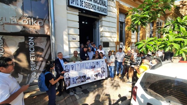Víctimas rememoran torturas de policía stronista: “Estamos a la puerta de una nueva dictadura”