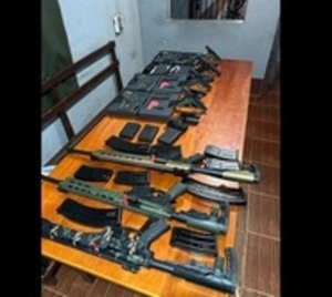 Detienen a 6 personas e incautan un arsenal - Paraguay.com