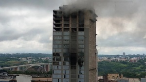 Incendio en edificio de CDE: Bomberos informan que la situación fue controlada - Noticias Paraguay