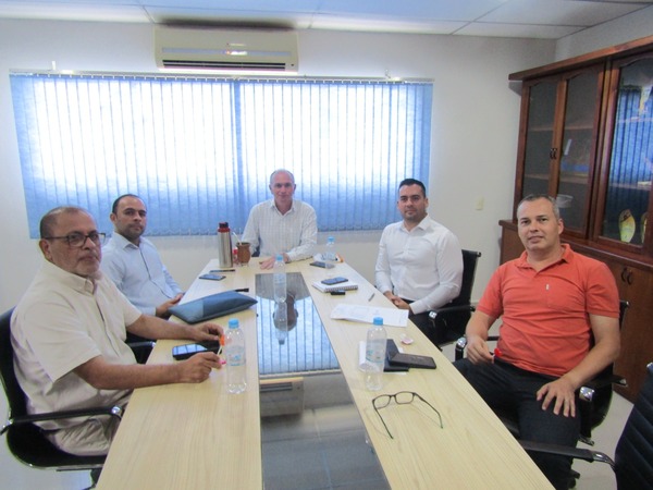 Intendente de San Juan del Paraná busca mejorar el servicio de transporte público