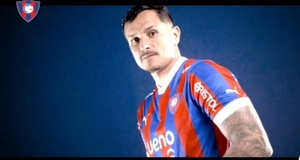 ¡Cerro Porteño presentó a su nuevo 9!