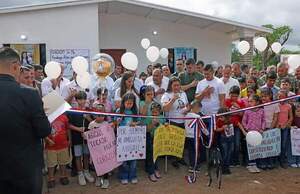 Gobierno entrega viviendas reconstruidas a familias que fueron afectadas por tornado ocurrido en San Estanislao | RADIO NACIONAL