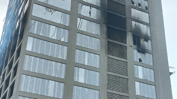 Edificio de Ciudad del Este: Bomberos siguen trabajando en remoción tras incendio