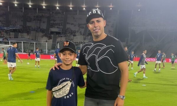 Nachito cumplió su sueño y desfiló con peloteros de Talleres de Córdoba