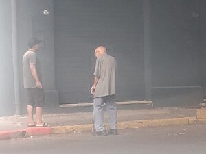 Dos buses de la Línea 38 no subieron a un adulto de 83 años y casi lo atropellan, denuncian · Radio Monumental 1080 AM