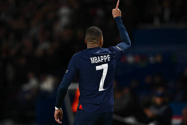 Mbappé anunció a sus compañeros su partida del PSG - trece