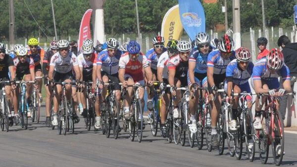 Arranca el nacional ciclístico con justo homenaje a los hermanos Ramón y Miguel Castillose - La Tribuna