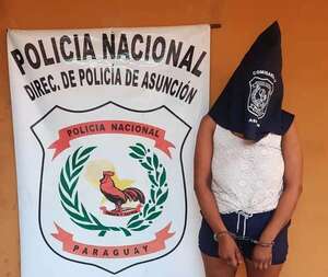 Una mujer fue detenida tras hurtar varios productos de artesanía de un local en el mercado 4 - Policiales - ABC Color
