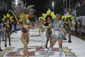 Penúltima noche de los corsos guaireños con mucho éxito - Nacionales - ABC Color