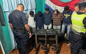 Atrapan en Yguazú a 6 hombres que transportaban en un automóvil armamentos de grueso calibre – Diario TNPRESS
