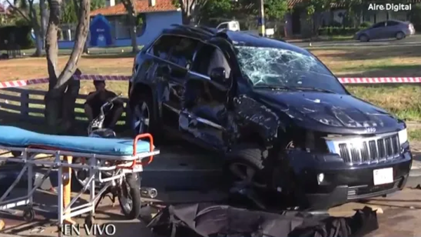 Accidente fatal en Luque: Pareja de motociclistas quedó atrapada entre dos camionetas