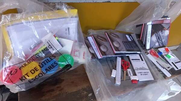 La respuesta del MEC a denuncias sobre los kits escolares incompletos - Nacionales - ABC Color