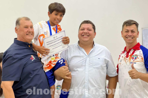 Gobernador de Amambay Juancho Acosta entrega certificados de reconocimiento a campeones nacionales Interligas Sub 13 - El Nordestino