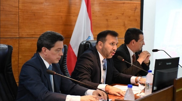Concejales buscan alargar mandato hasta 2028 para financiar campaña