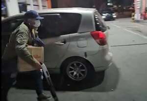 Video: interceptan, persiguen y roban a comerciante en Mariano Roque Alonso - Policiales - ABC Color