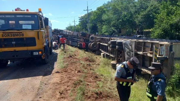 Una mujer falleció tras grave accidente de tránsito en Arroyos y Esteros - Noticiero Paraguay