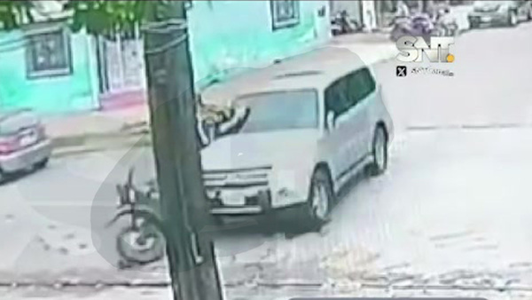 (Video) Hombre que huía de la Policía terminó arrollando a motociclista - SNT