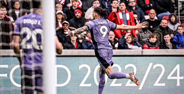 Versus / Liverpool y Arsenal golean y trasladan la presión al City