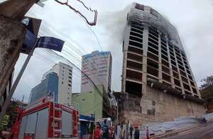 Incendio en edificio: fiscalía realiza diligencias y solicita designación de perito - ABC en el Este - ABC Color
