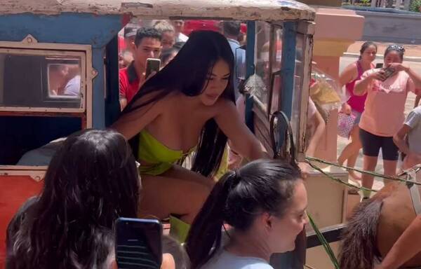 Laurys Dyva visitó a su "batallón pynandi" de Villarrica y causó furor