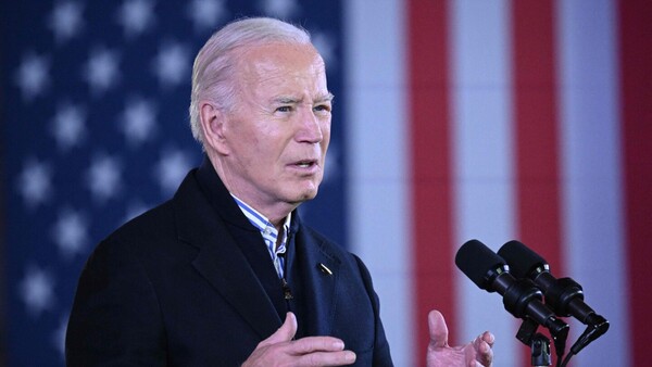 Biden llama a Zelenski para garantizarle su apoyo ante la inacción del Congreso de EEUU