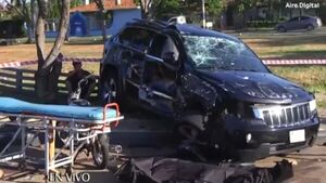 Accidente fatal en Luque: Pareja de motociclistas quedó atrapada entre dos camionetas