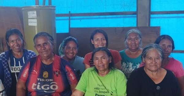 La Nación / Chaco: mujeres indígenas fabrican filtros de barro