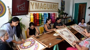 Taller de ñandutí, una terapia que busca revalorizar el arte nacional