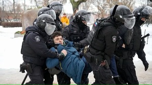 Policía rusa detuvo a más de 400 personas que se manifestaron por la muerte de Alexei Navalny - Megacadena - Diario Digital