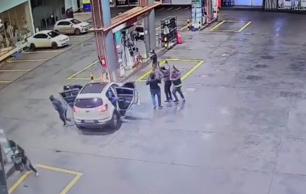 Banda criminal asaltó a tres cambistas y se alzó con 300 mil reales en Ciudad del Este - Megacadena - Diario Digital