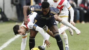 El Rayo empata ante el Real Madrid y mantiene La Liga con vida