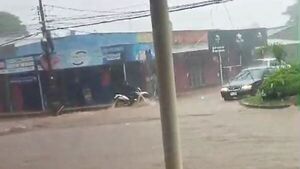 Torrenciales lluvias provocan peligrosos raudales en Pedro Juan Caballero