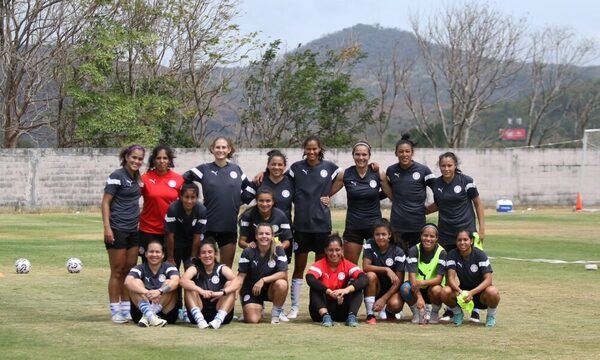 Chicas de la Albirroja viajan para disputar la Copa de Oro 2024 en Estados Unidos