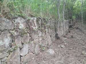 Redescubren murallón de piedra construido hace 200 años en Fuerte Olimpo - Noticias del Chaco - ABC Color