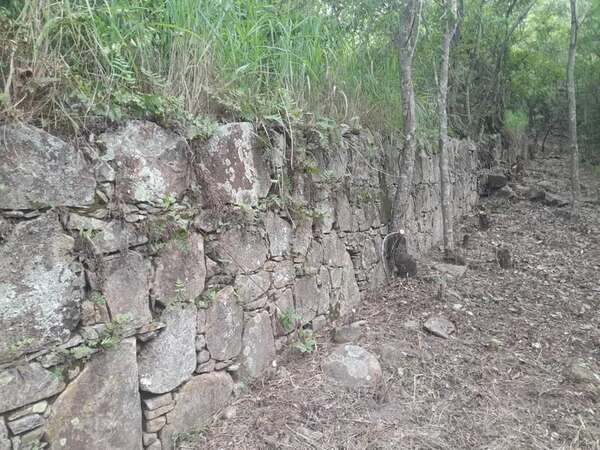 Redescubren murallón de piedra construido hace 200 años en Fuerte Olimpo - Noticias del Chaco - ABC Color