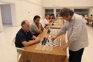 Ajedrez: GM Zenón Franco por Sajonia - Polideportivo - ABC Color