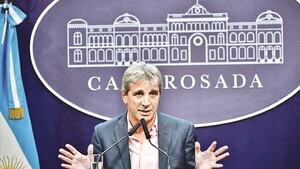 Argentina logra primer superávit fiscal en más de una década