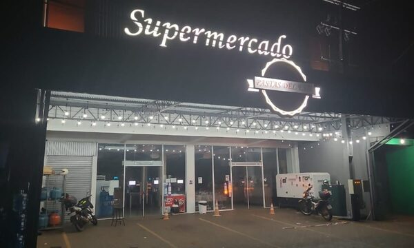 Asaltan supermercado y llevan caja fuerte