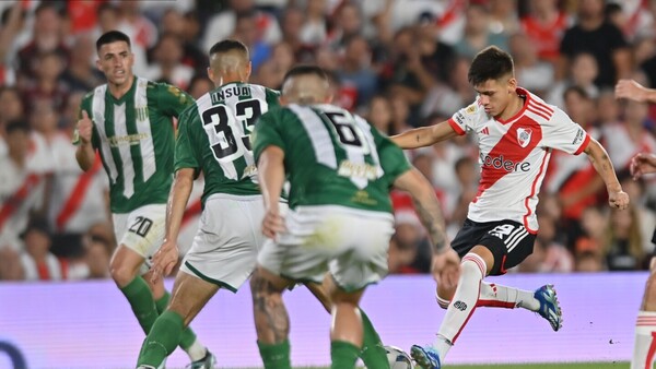 Boca Juniors pierde y River Plate empata a días de su Superclásico