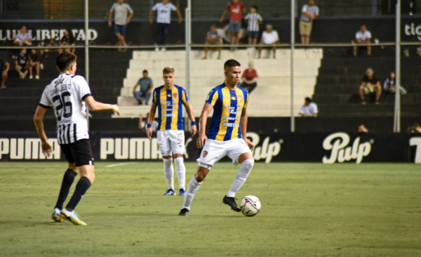 Versus / Joven valor de Luqueño probará suerte en el fútbol argentino