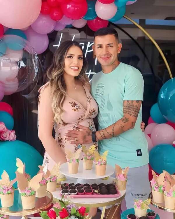 Derlis González celebró la vida de su esposa Karimi - Gente - ABC Color