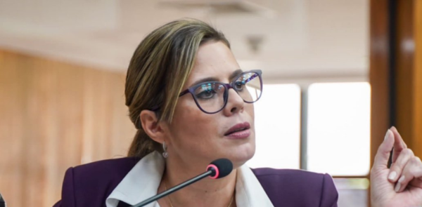 Iglesia paraguaya advierte "deterioro" democr谩tico tras destituci贸n de Kattya Gonz谩lez - Revista PLUS