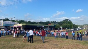Pobladores de Alto Paraná protestan para exigir al MOPC asfaltar la ruta D065