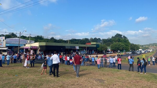 Pobladores de Alto Paraná protestan para exigir al MOPC asfaltar la ruta D065