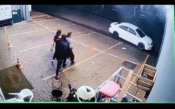 Malevos se llevaron caja fuerte de un supermercado