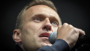 Impiden de nuevo a la madre de Navalni ver su cuerpo