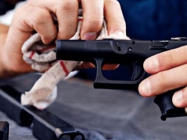 POLICÍA MATÓ A SU SOBRINO DE 8 AÑOS MIENTRAS LIMPIABA SU ARMA DE FUEGO