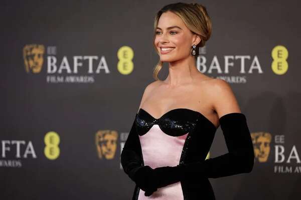 ¡Mirá los looks de la red carpet de los premios Bafta 2024! - Gente - ABC Color